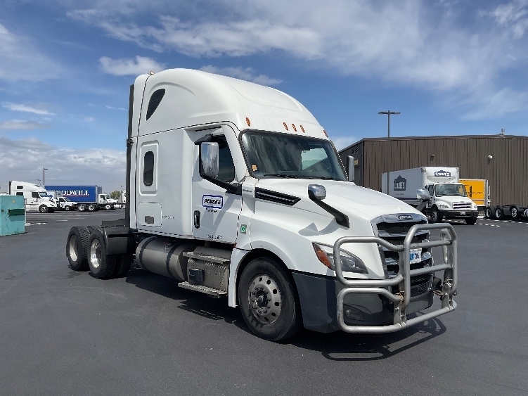 2022 FREIGHTLINER CASCADIA 126 in Pasco, WA