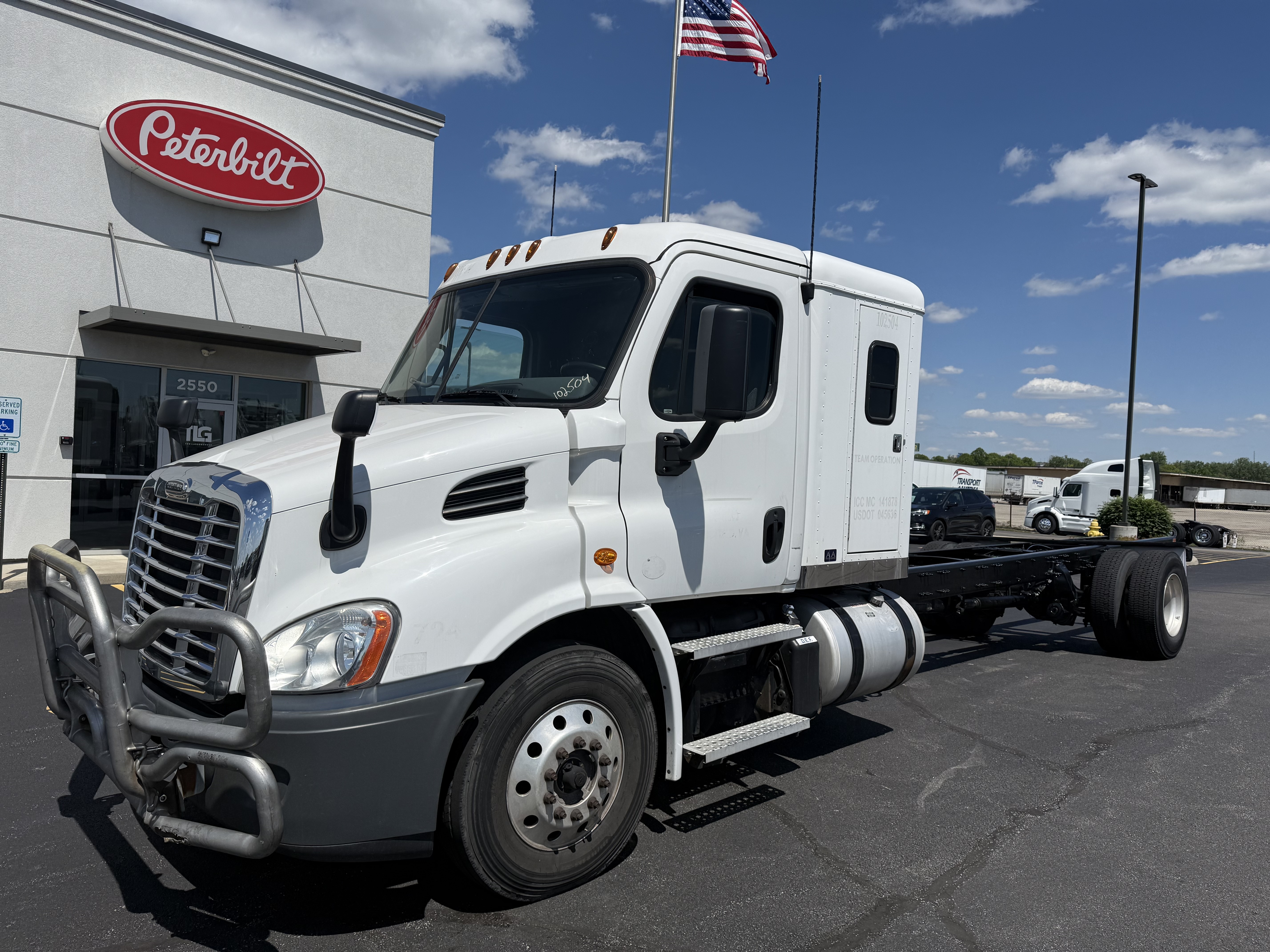 2020 FREIGHTLINER CASCADIA 113 in Cincinnati, OH