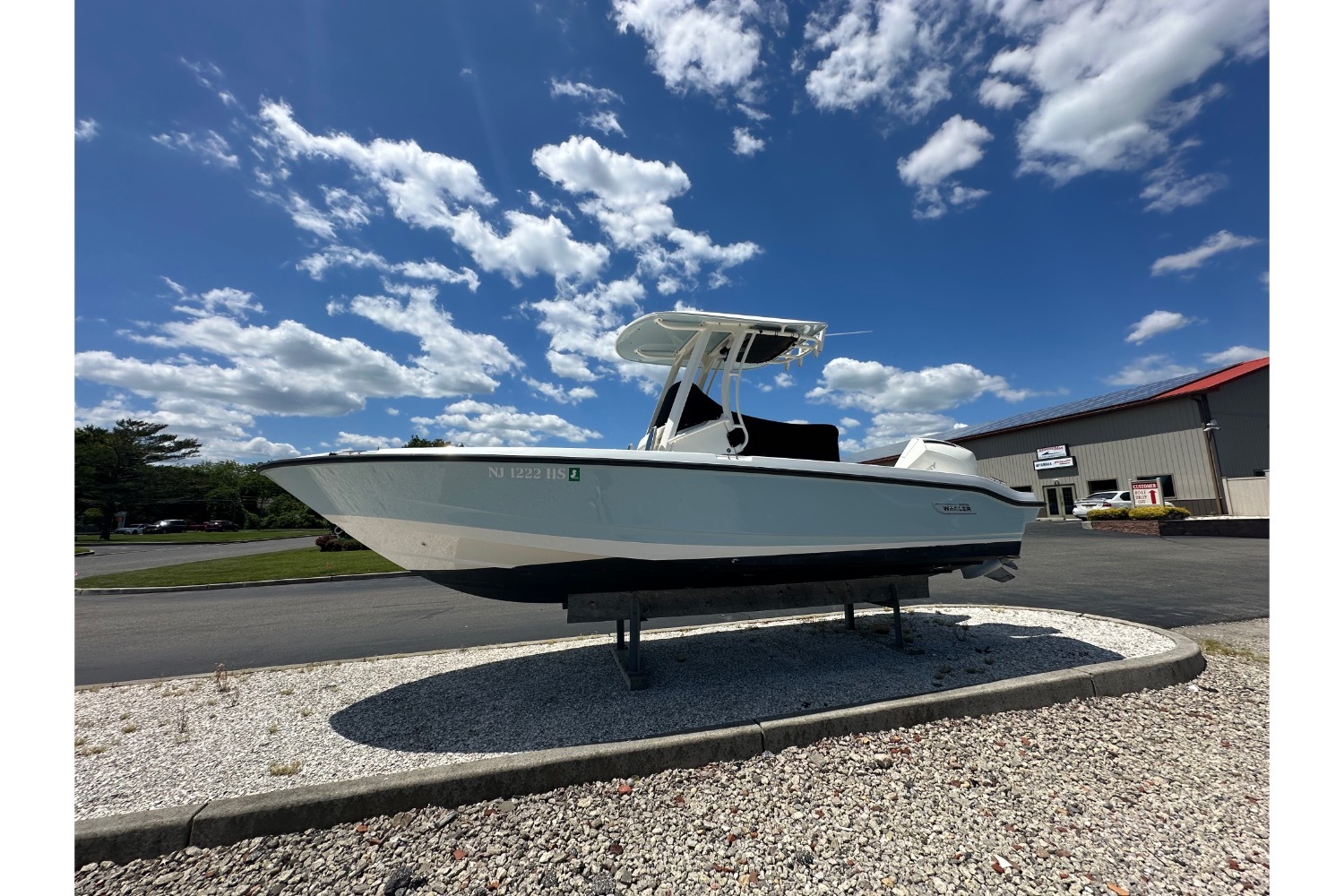 2023 Boston Whaler 220 DAUNTLESS in dennis NJ