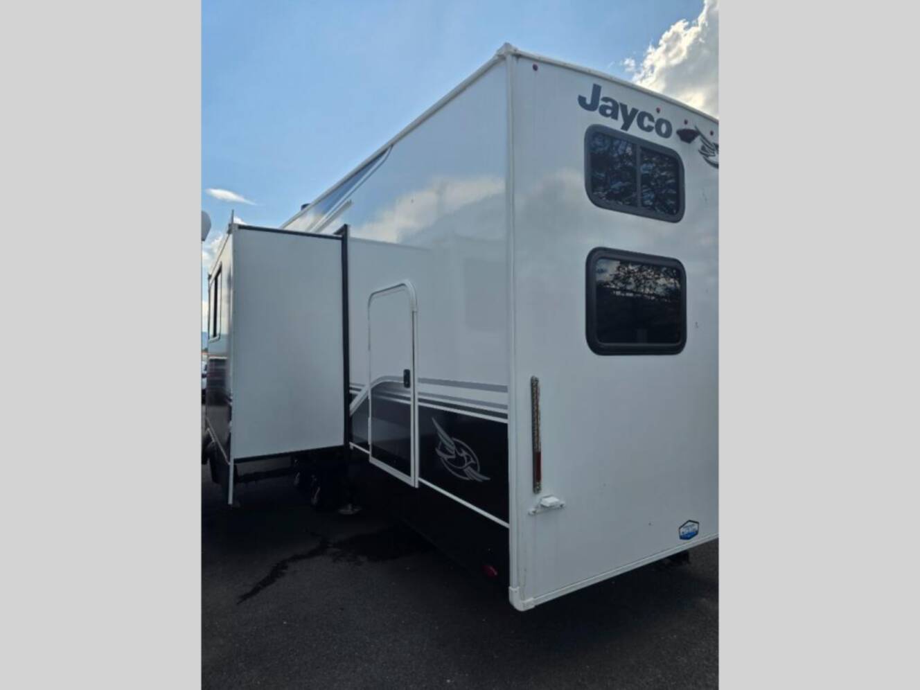 A photo of this 2026 Jayco Eagle HT 31QCD