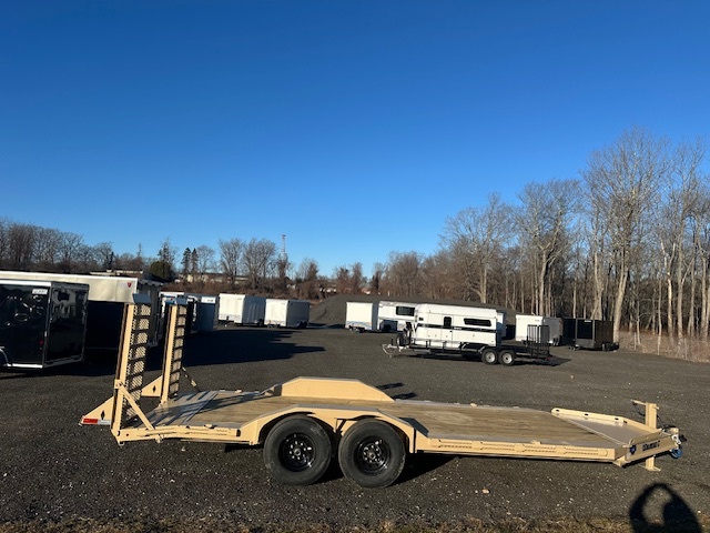 2025 DIAMOND C LPX207 in Bethany, CT