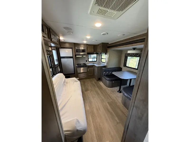 2018 DUTCHMEN COLEMAN LIGHT 2435RK