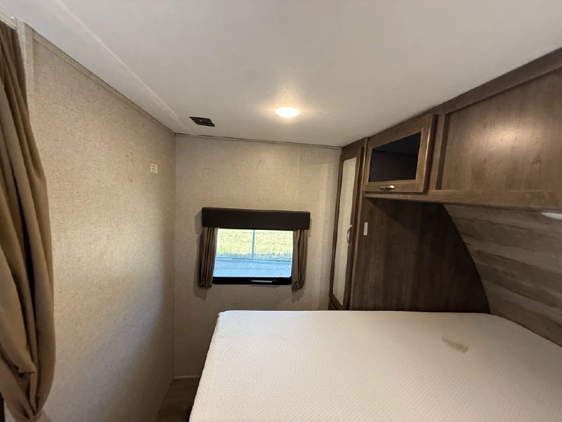 2018 DUTCHMEN COLEMAN LIGHT 2435RK