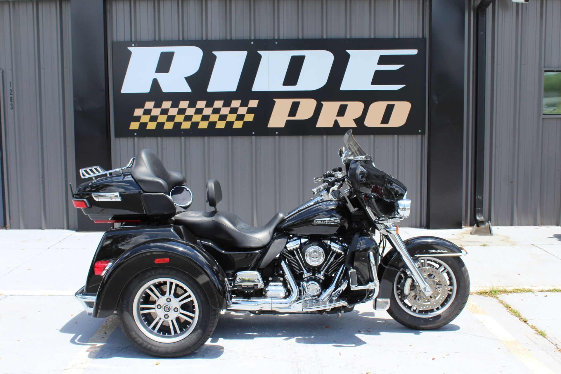 2018 Harley-Davidson Tri Glide® Ultra ULTRA CLASSIC in Brooksville, FL
