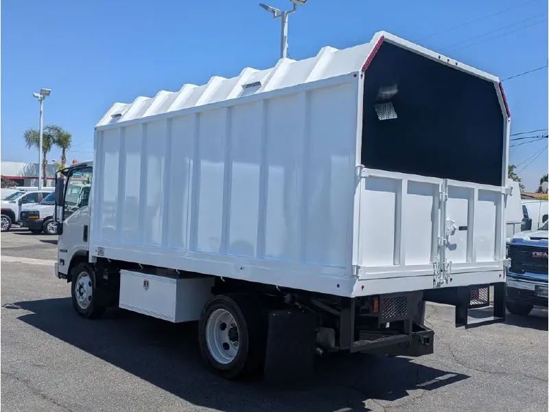 2026 ISUZU NRR