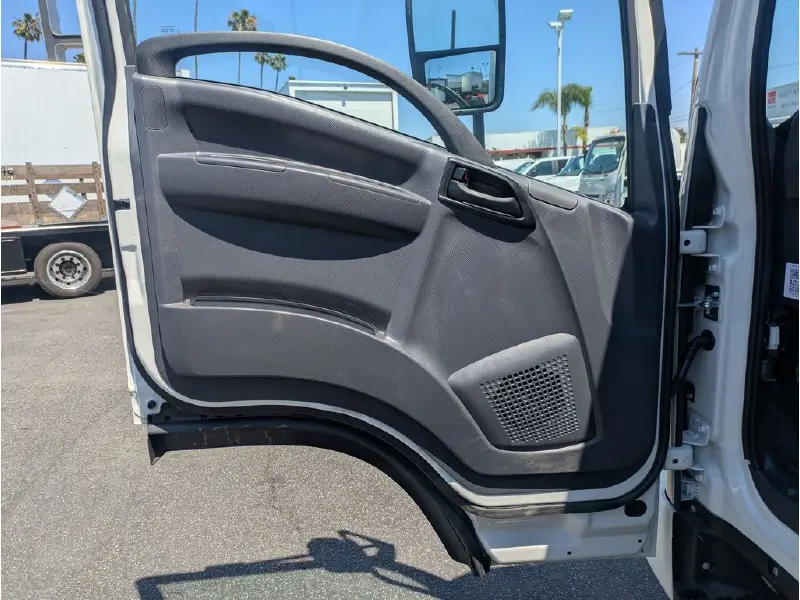 2026 ISUZU NRR