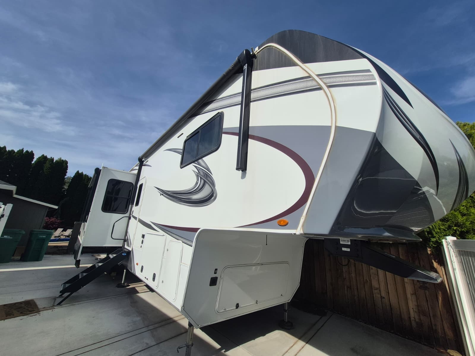 2022 Grand Design SOLITUDE S-CLASS 3950BH RV