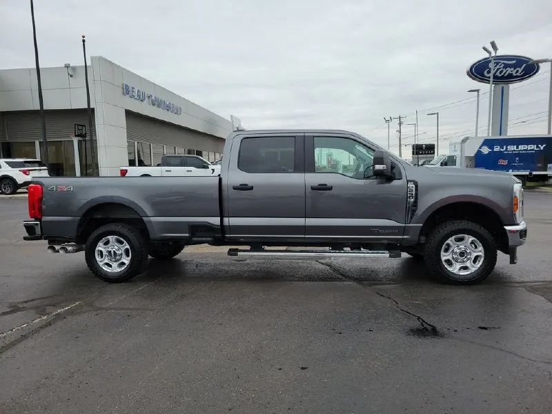 2025 FORD F250
