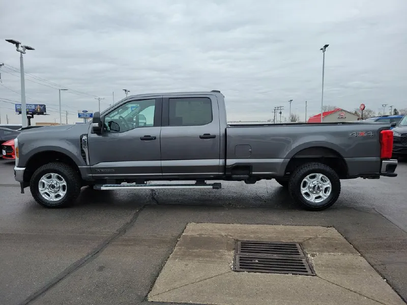 2025 FORD F250