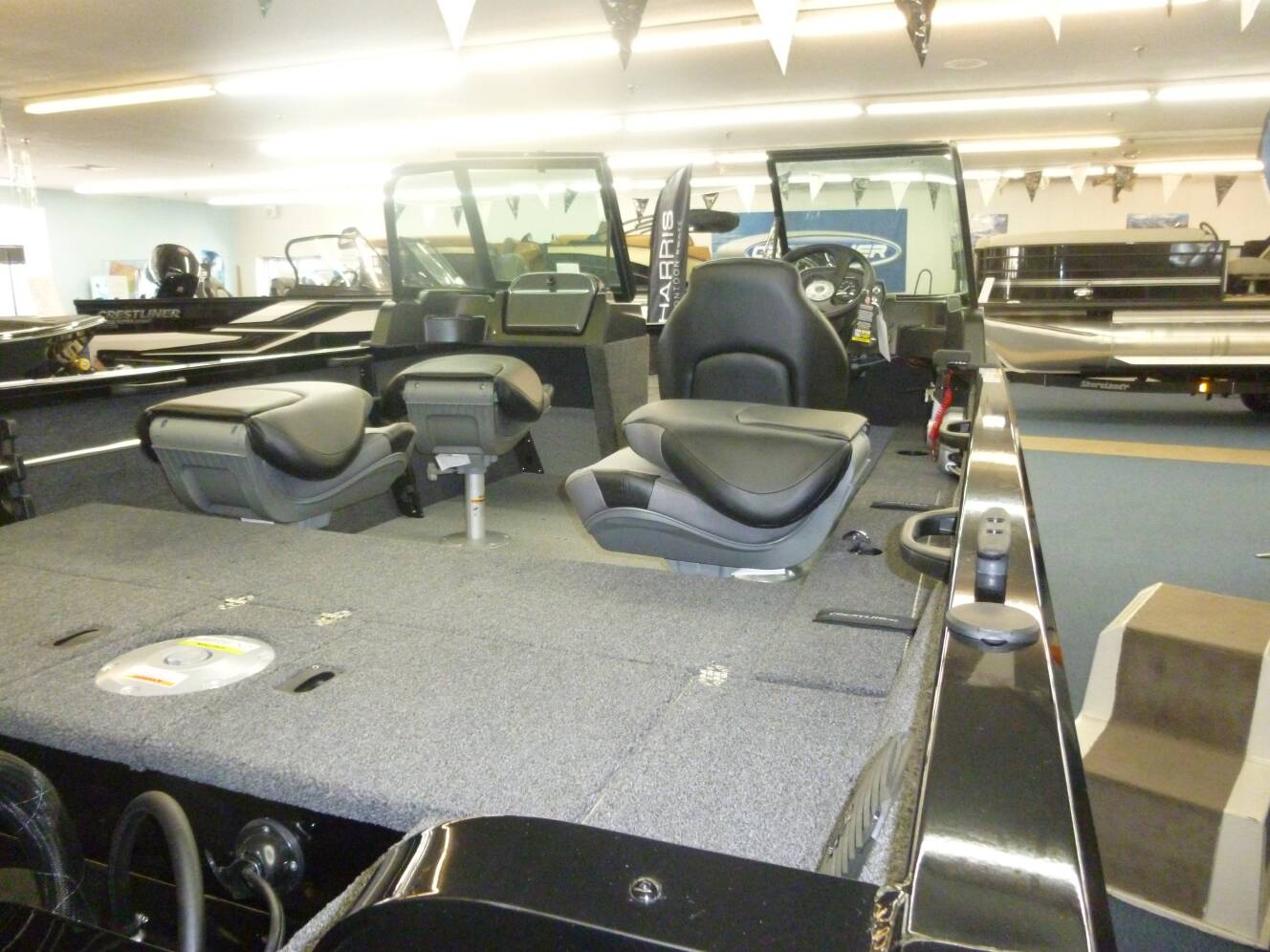 A photo of this 2026 Crestliner 1850 KODIAK WT