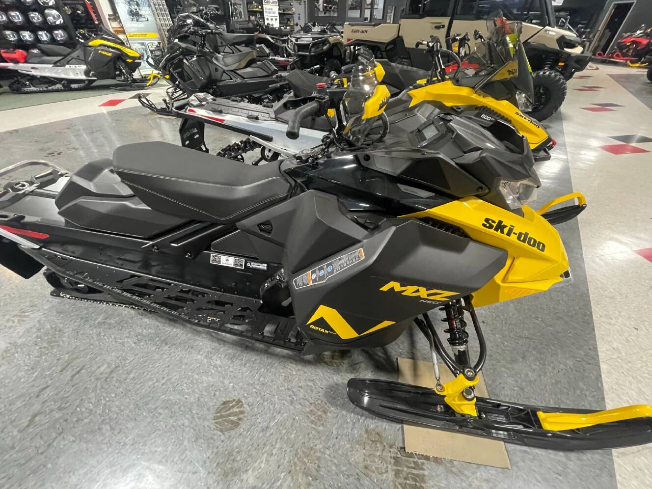 A photo of this 2025 Ski-Doo MXZ NEO 600 EFI ES RipSaw 1.25