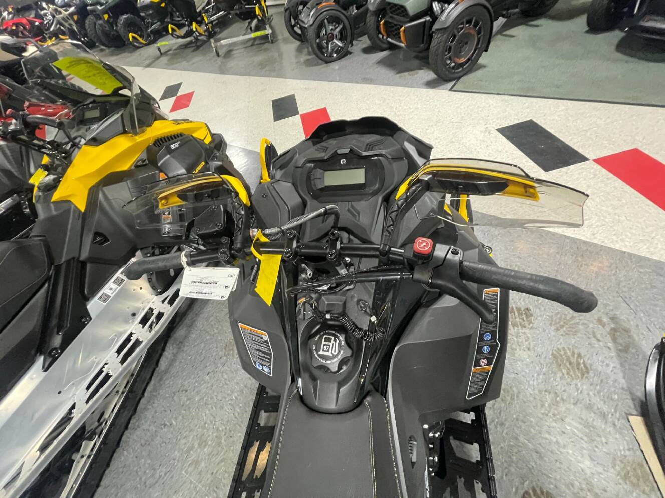 A photo of this 2025 Ski-Doo MXZ NEO 600 EFI ES RipSaw 1.25