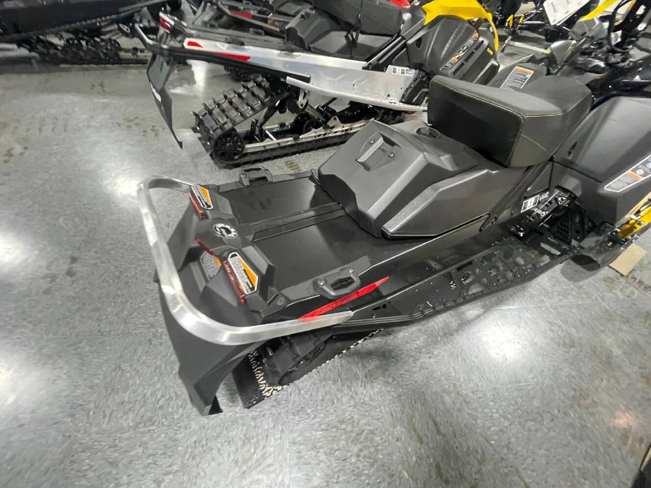 A photo of this 2025 Ski-Doo MXZ NEO 600 EFI ES RipSaw 1.25