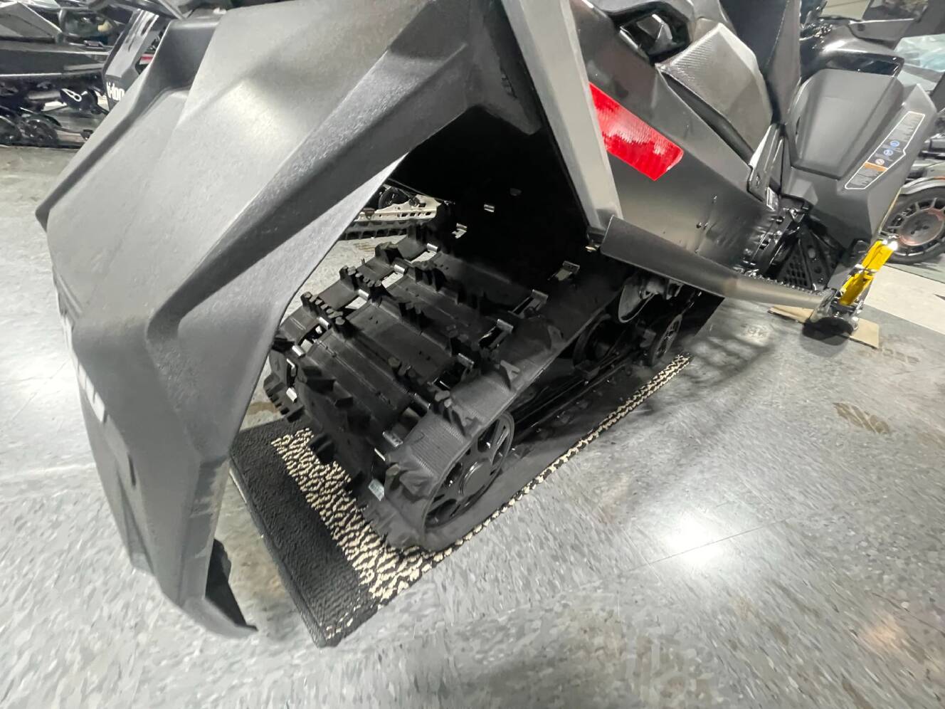 A photo of this 2025 Ski-Doo MXZ NEO 600 EFI ES RipSaw 1.25