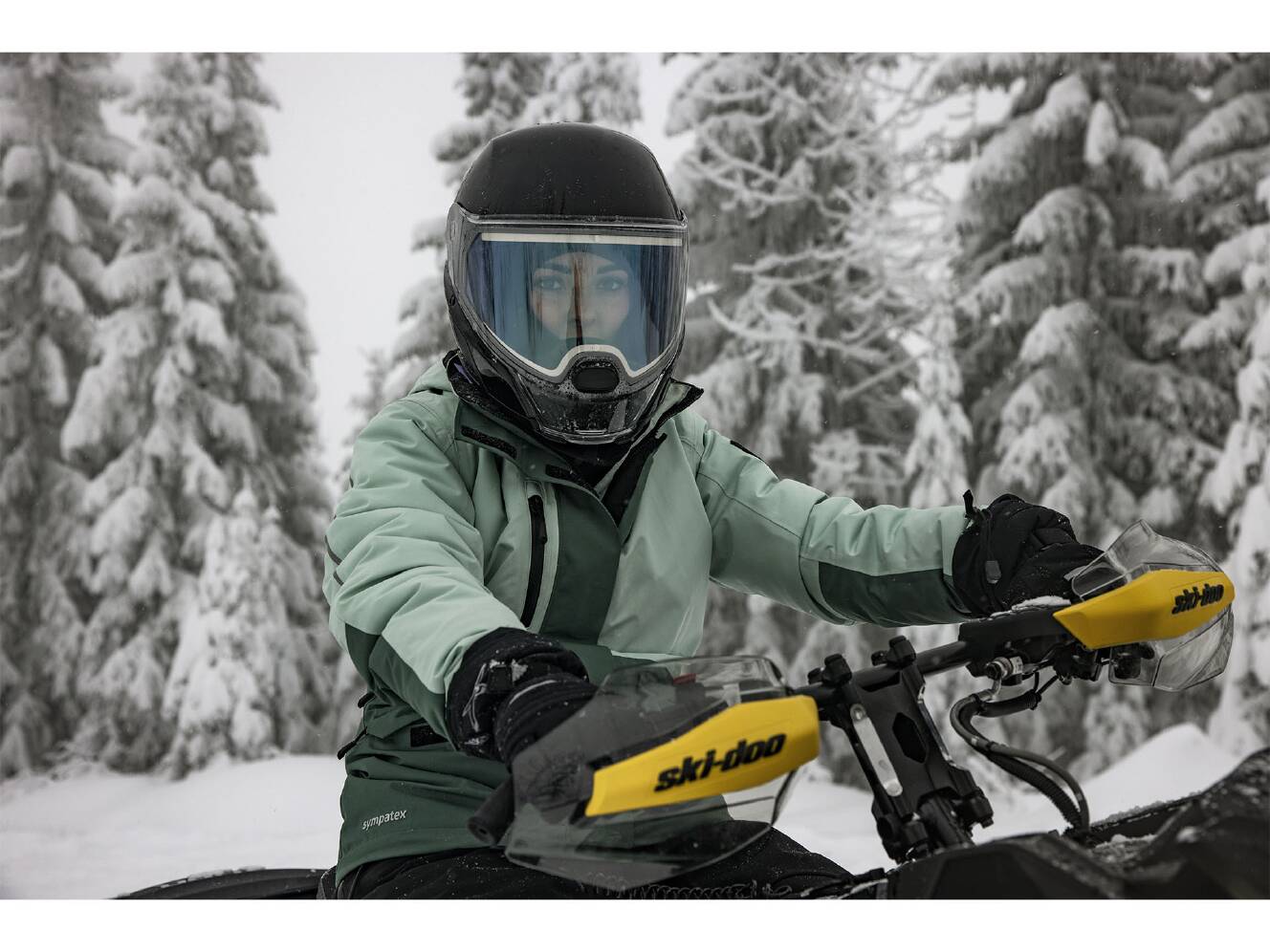 A photo of this 2025 Ski-Doo MXZ NEO 600 EFI ES RipSaw 1.25