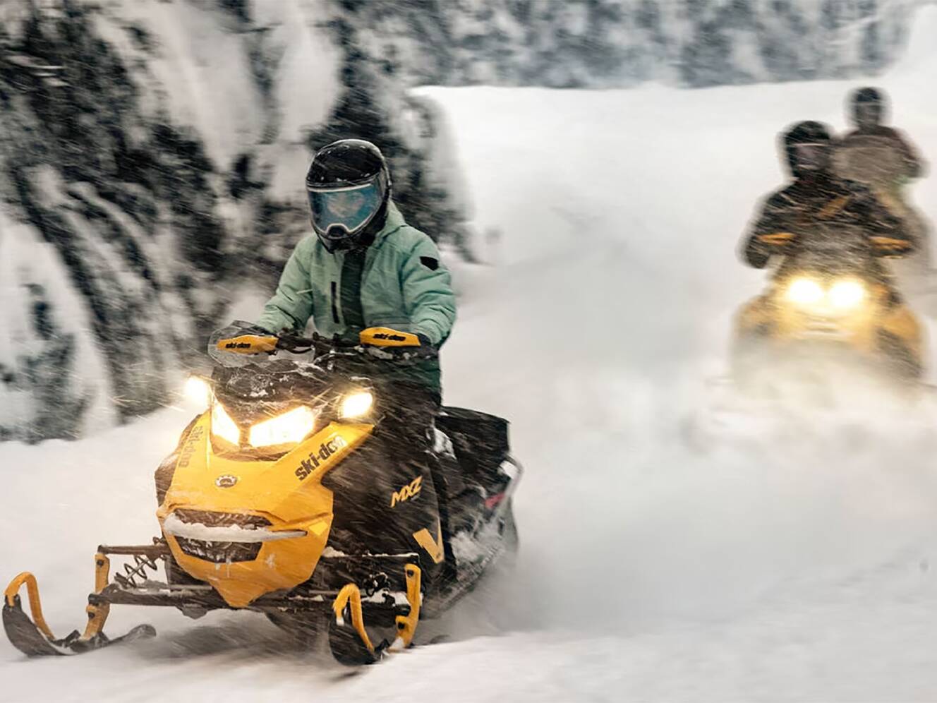A photo of this 2025 Ski-Doo MXZ NEO 600 EFI ES RipSaw 1.25