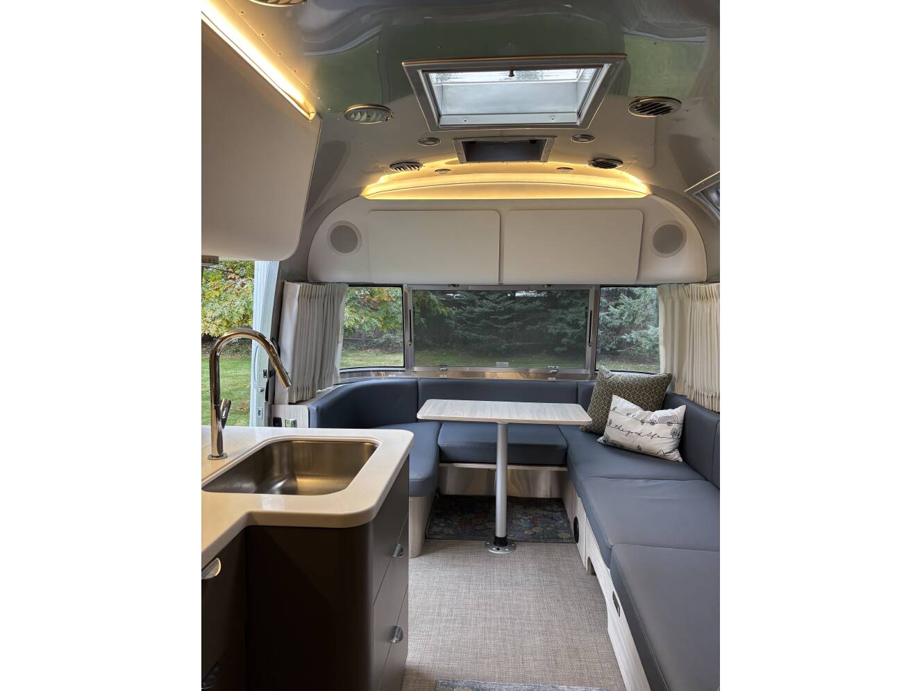 A photo of this 2021 Airstream GLOBETROTTER 27FB TWIN