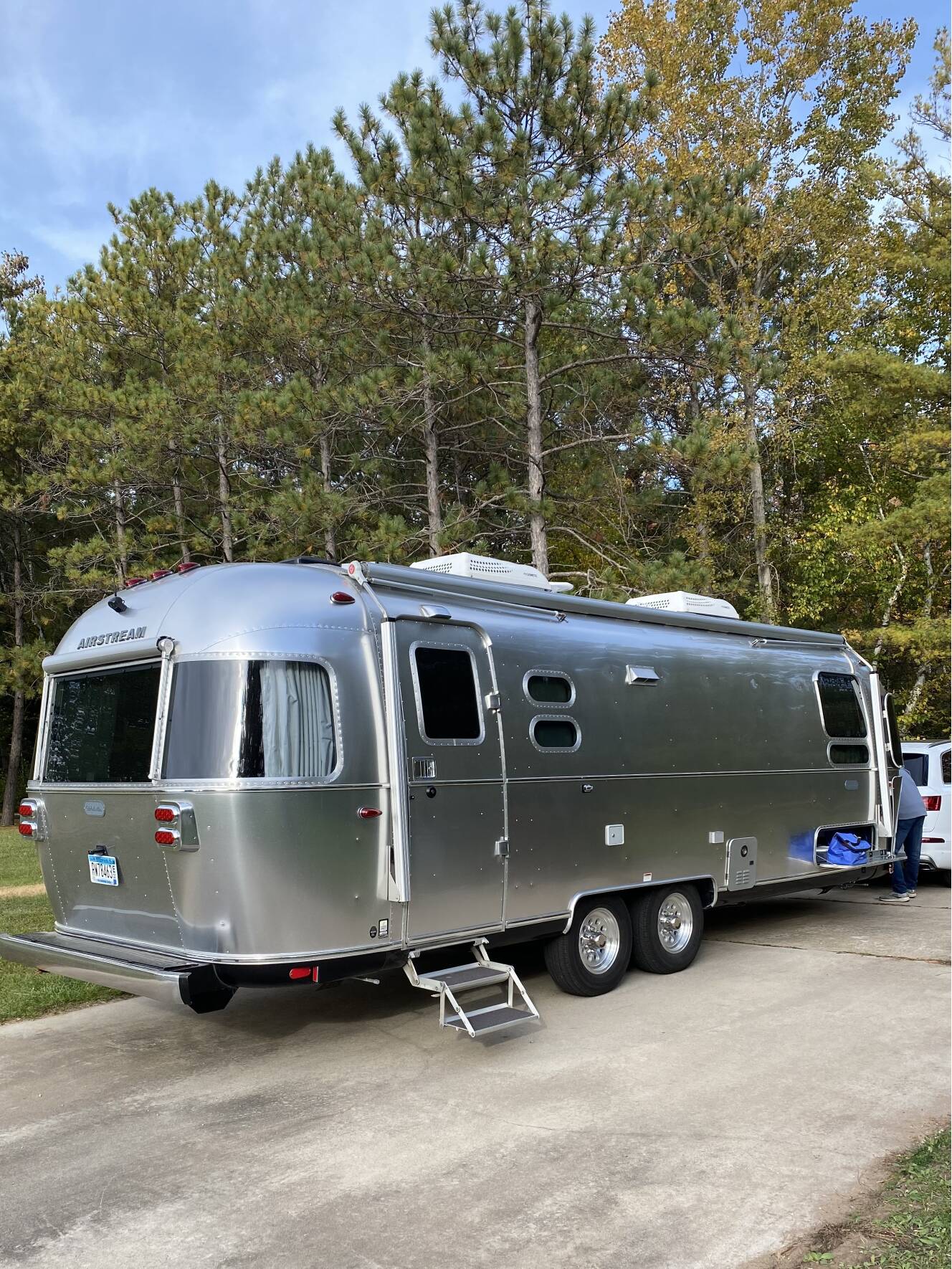 A photo of this 2021 Airstream GLOBETROTTER 27FB TWIN