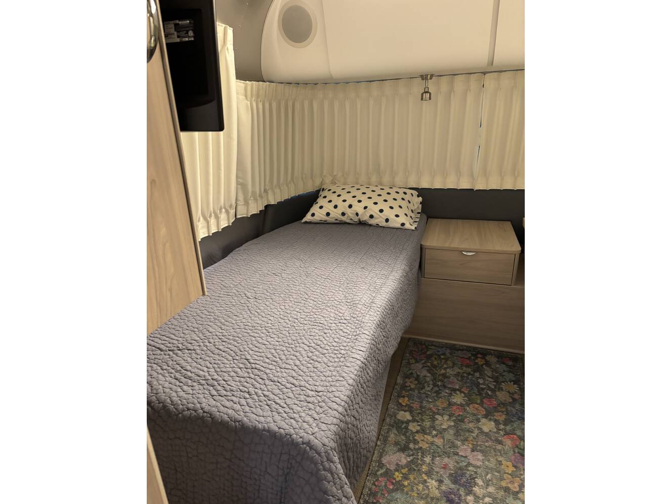 A photo of this 2021 Airstream GLOBETROTTER 27FB TWIN