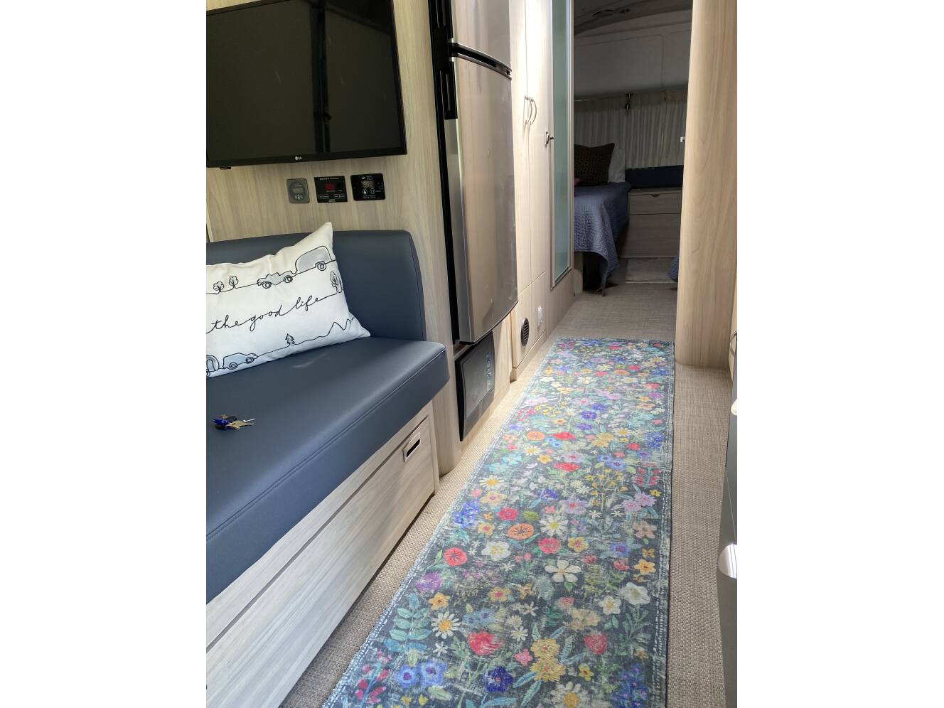 A photo of this 2021 Airstream GLOBETROTTER 27FB TWIN