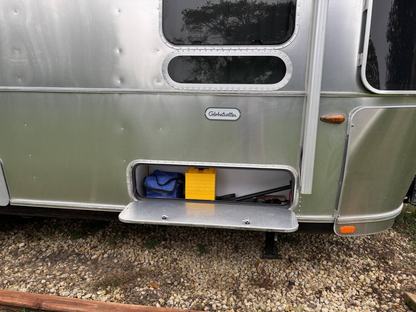 A photo of this 2021 Airstream GLOBETROTTER 27FB TWIN