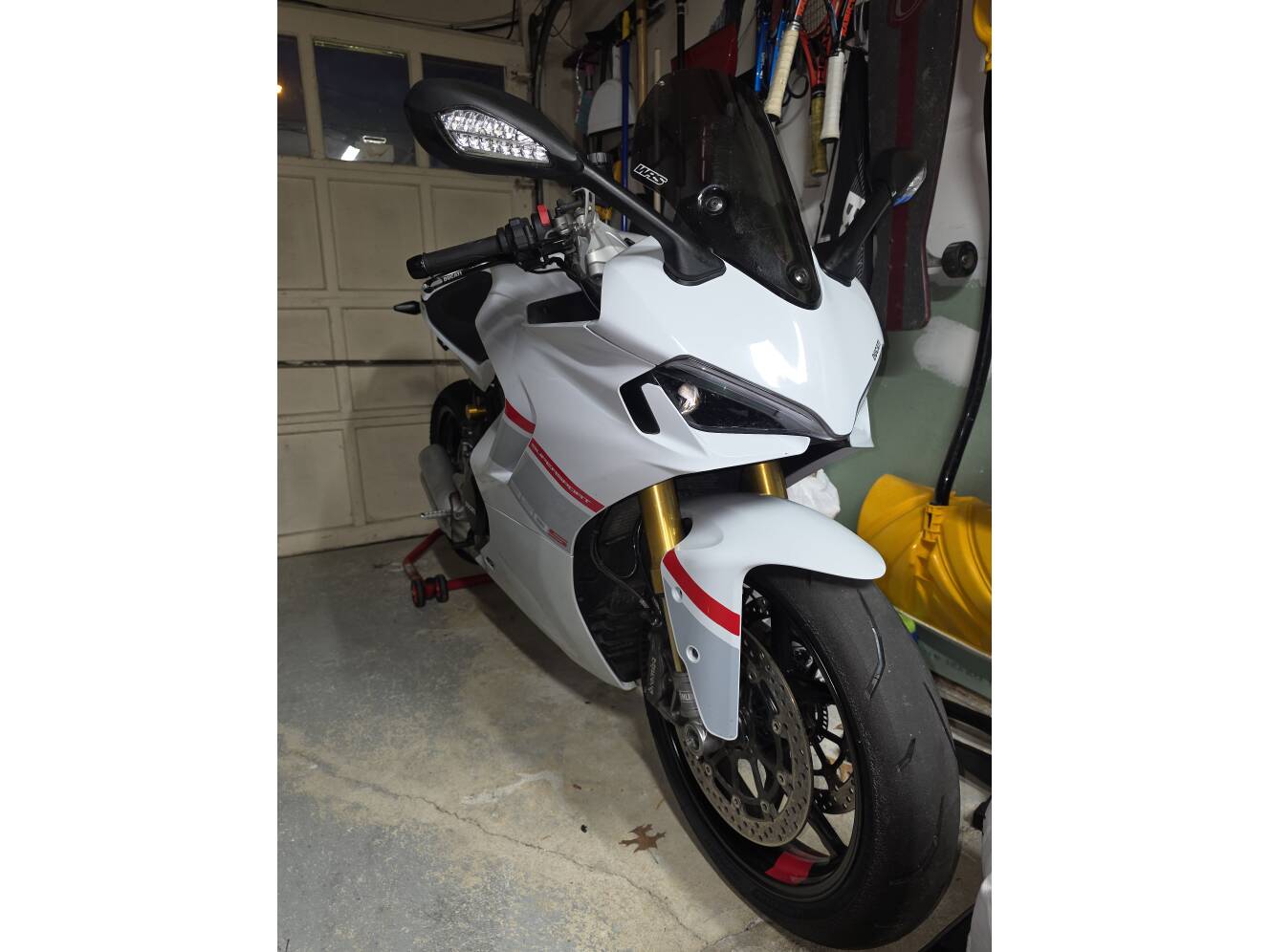 A photo of this 2024 Ducati SUPERSPORT 950 S