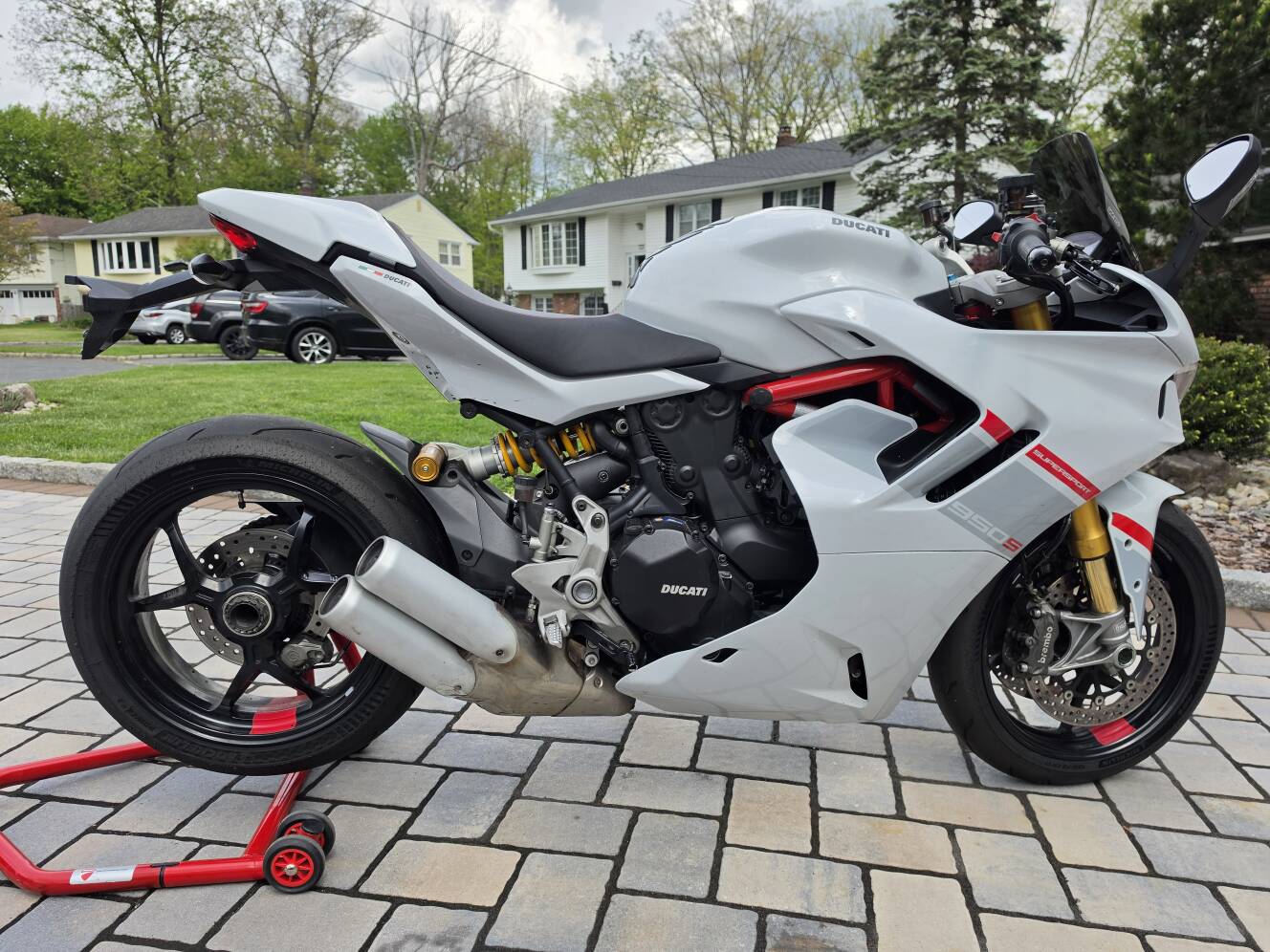 A photo of this 2024 Ducati SUPERSPORT 950 S