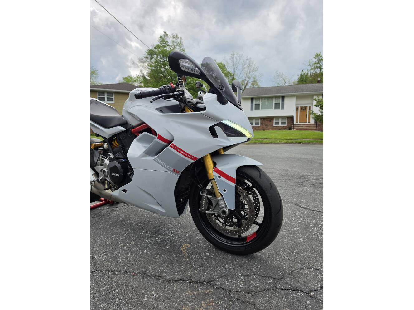 A photo of this 2024 Ducati SUPERSPORT 950 S