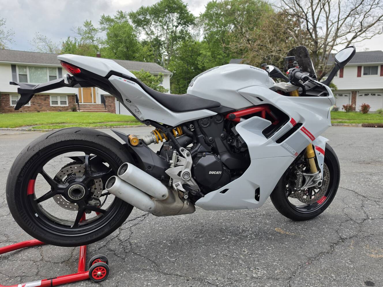 A photo of this 2024 Ducati SUPERSPORT 950 S