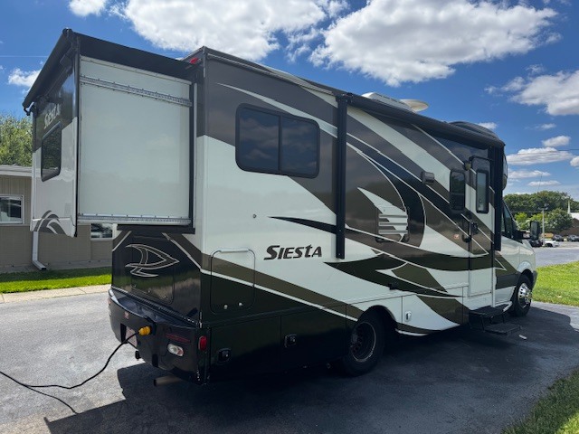 2013 Thor Motor Coach SIESTA SPRINTER 24SR in dixon IL