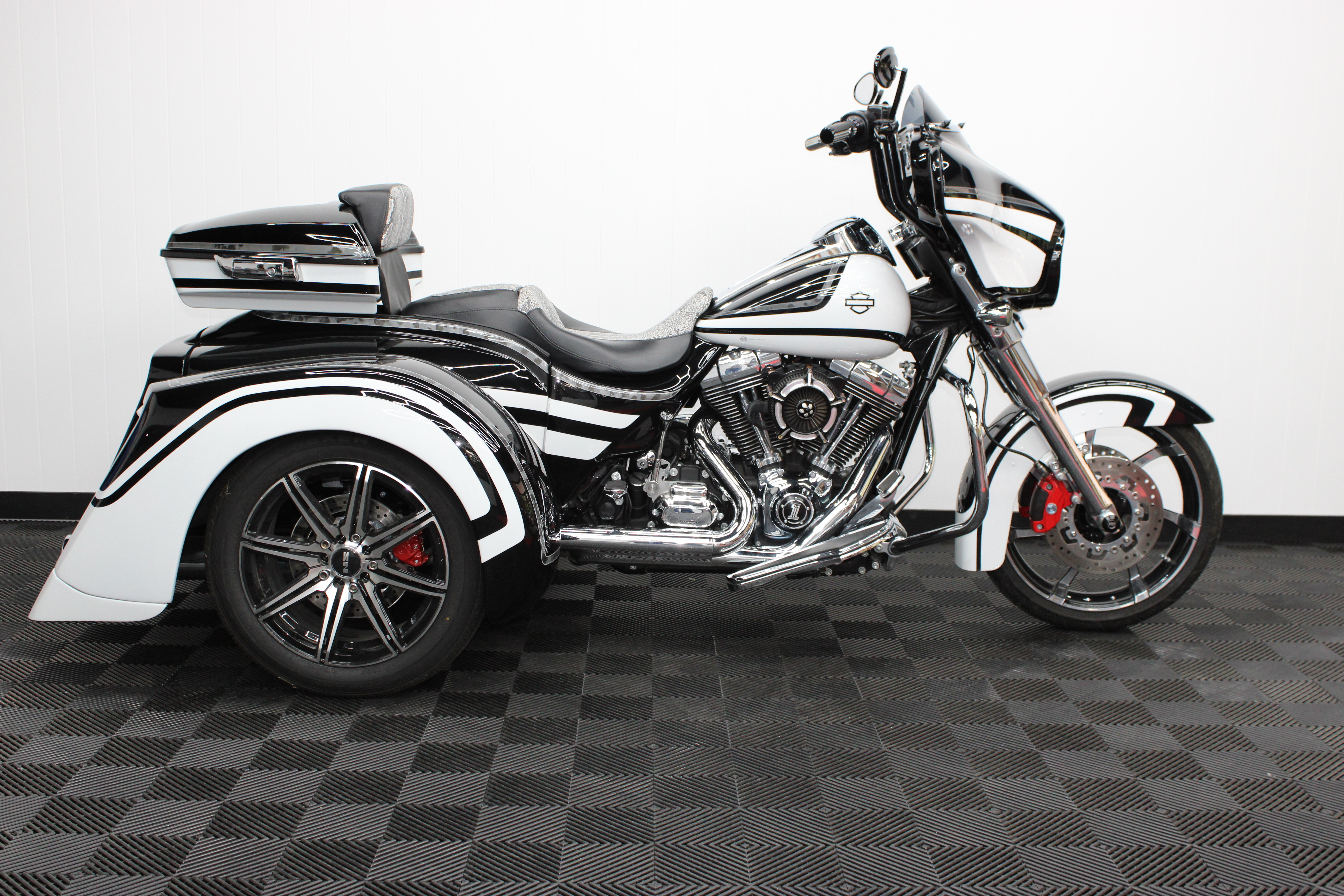 2016 Harley-Davidson STREET GLIDE in Popular Bluff, MO