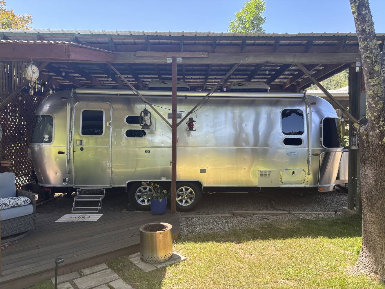 A photo of this 2018 Airstream FLYING CLOUD 25FB TWIN