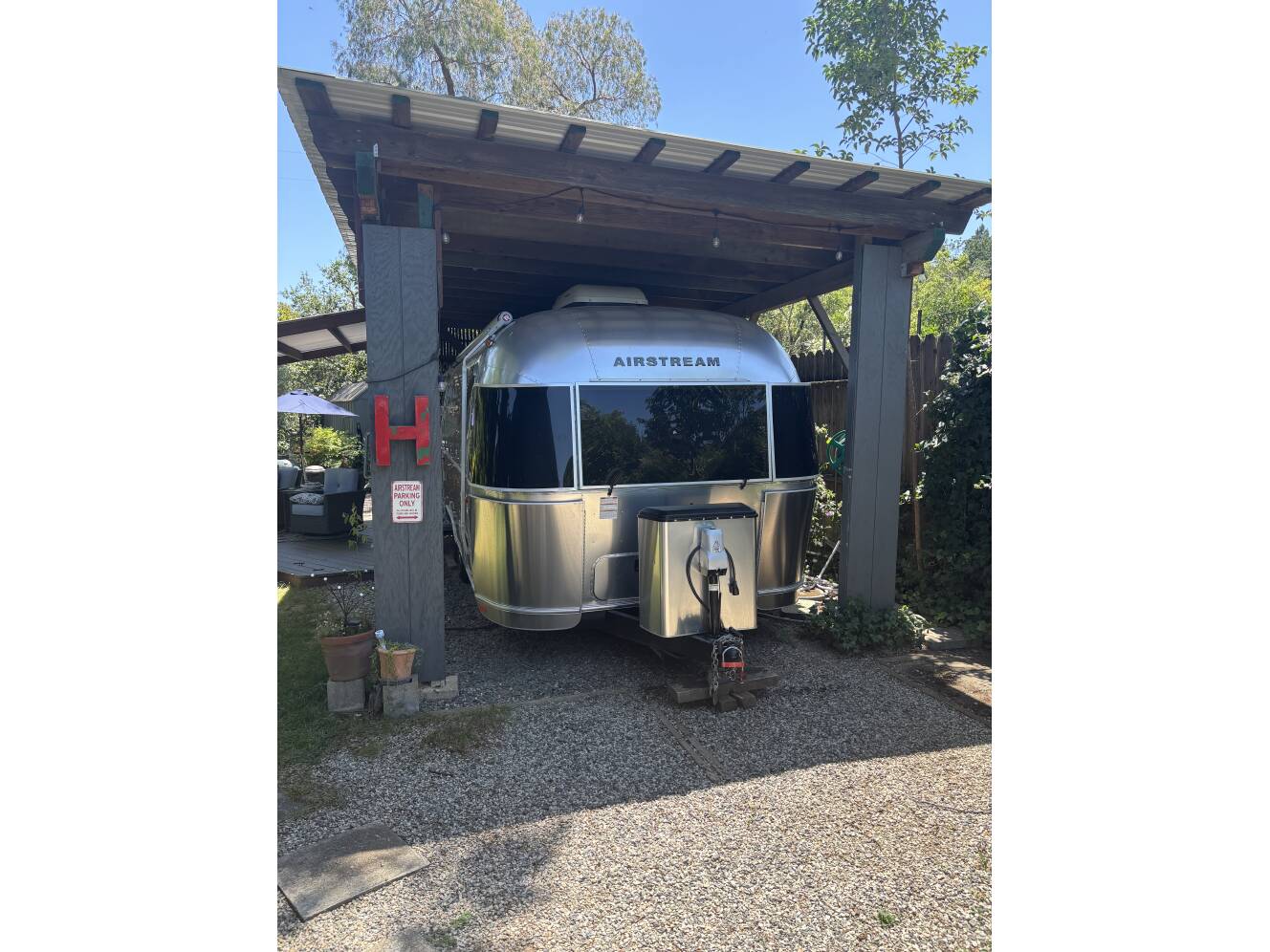 A photo of this 2018 Airstream FLYING CLOUD 25FB TWIN