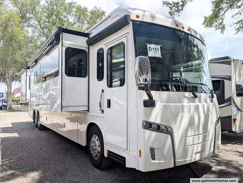 2019 Winnebago Horizon Series 42Q in summerfield FL