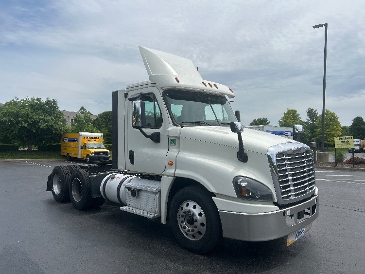 2018 FREIGHTLINER CASCADIA 125 in Louisville, KY