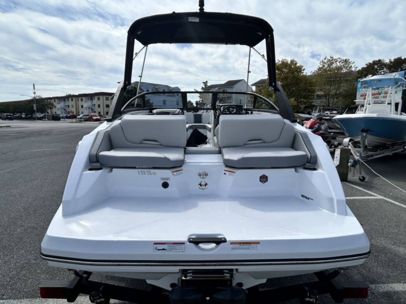 A photo of this 2025 Scarab 195 SE