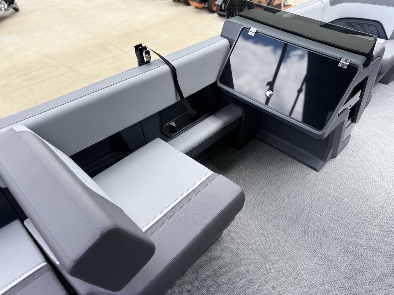 A photo of this 2025 Manitou Pontoon Cruise 22 Switchback