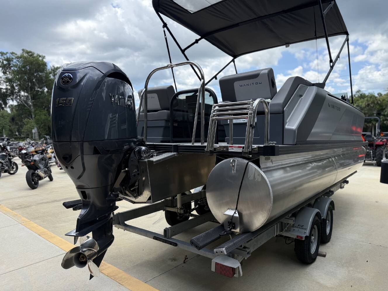 A photo of this 2025 Manitou Pontoon Cruise 22 Switchback