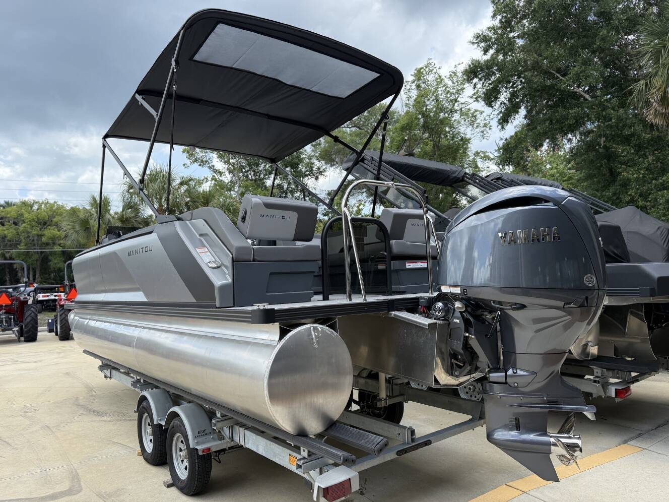 A photo of this 2025 Manitou Pontoon Cruise 22 Switchback