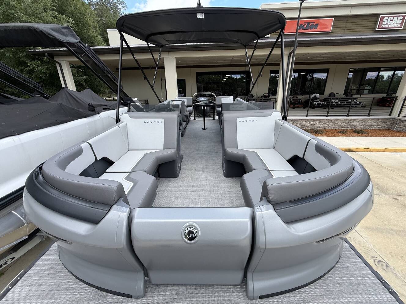 A photo of this 2025 Manitou Pontoon Cruise 22 Switchback