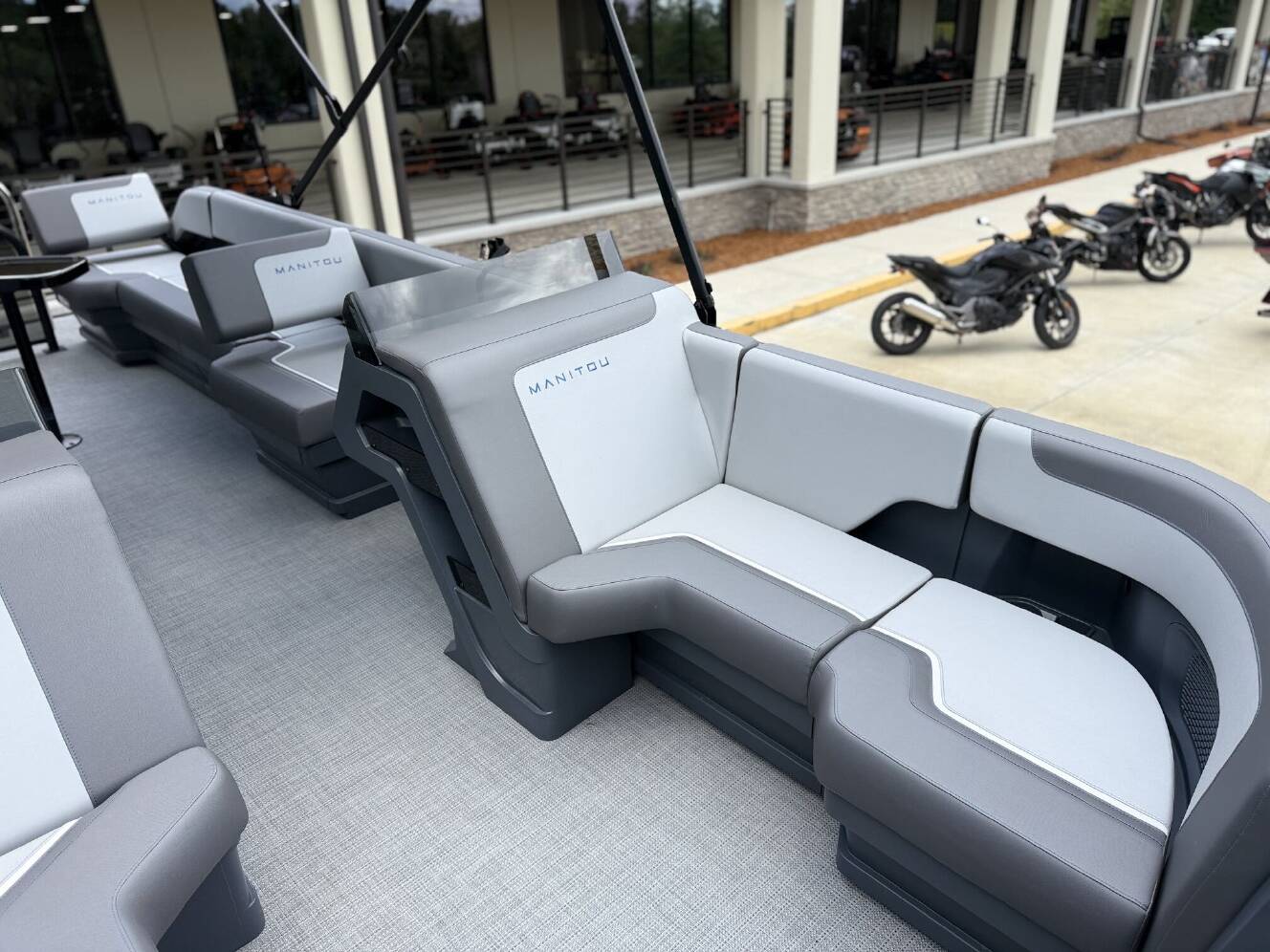 A photo of this 2025 Manitou Pontoon Cruise 22 Switchback