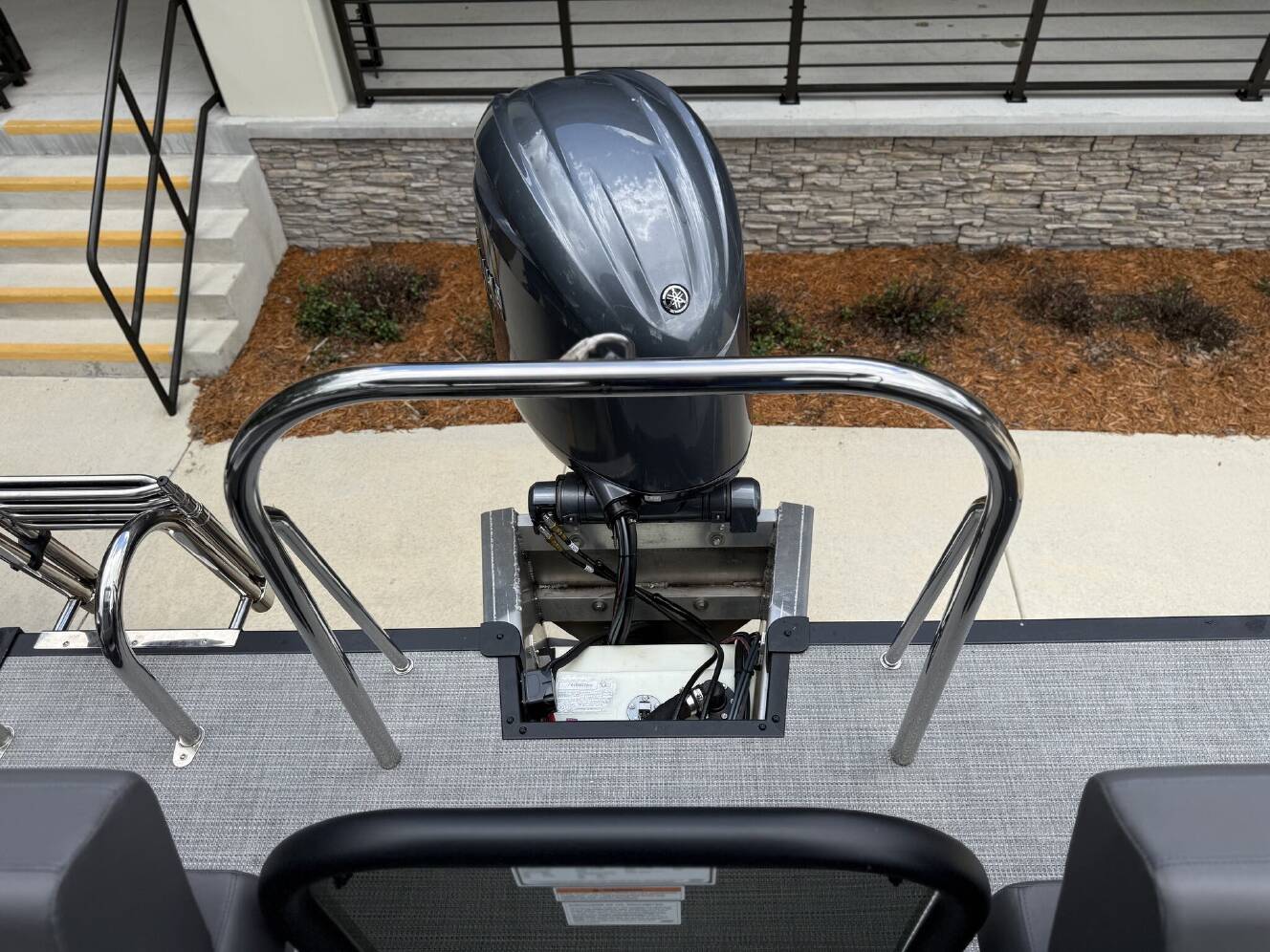 A photo of this 2025 Manitou Pontoon Cruise 22 Switchback