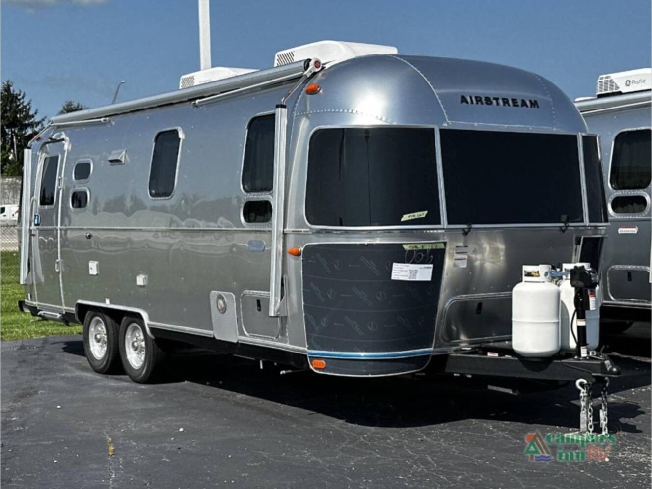 A photo of this 2027 Airstream Globetrotter 25FBT