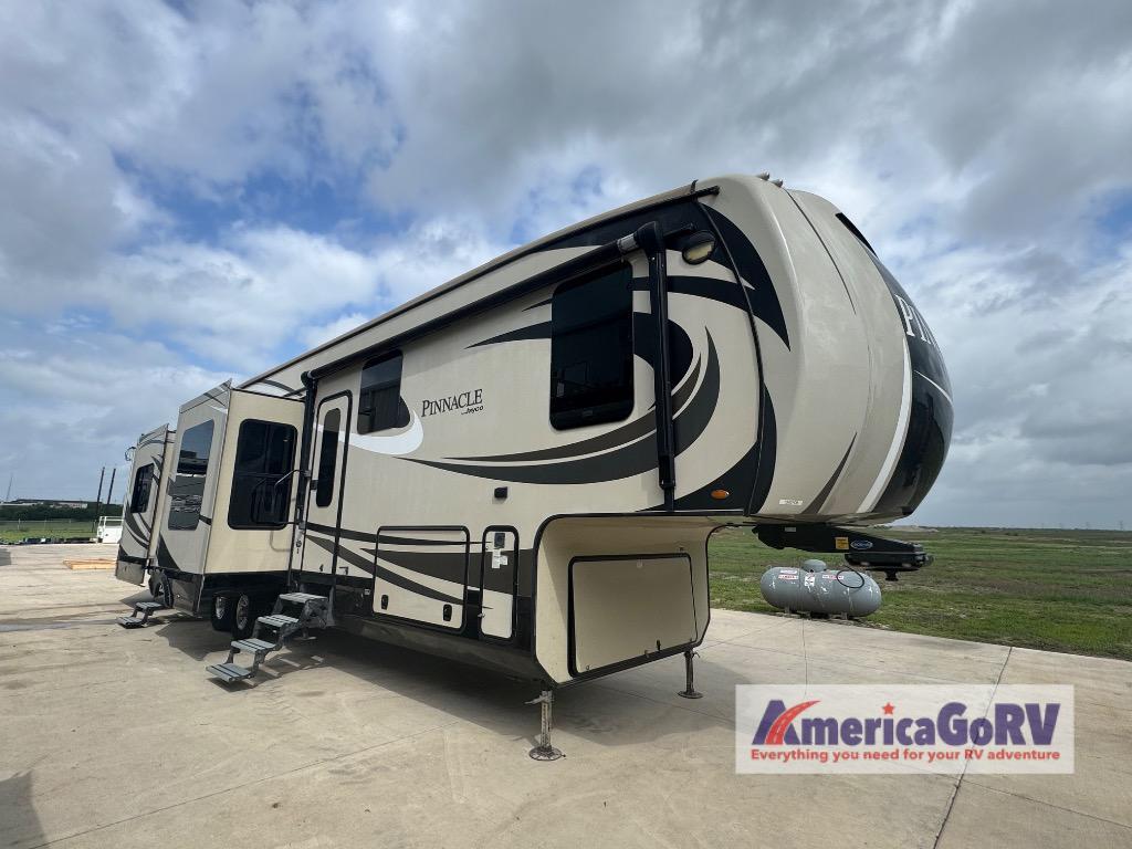 2017 Jayco Pinnacle 38REFS in seguin TX