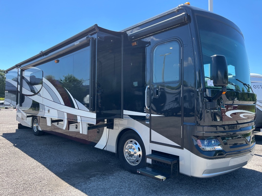 2018 Fleetwood Rv Pace Arrow LXE 38F in north tonawanda NY