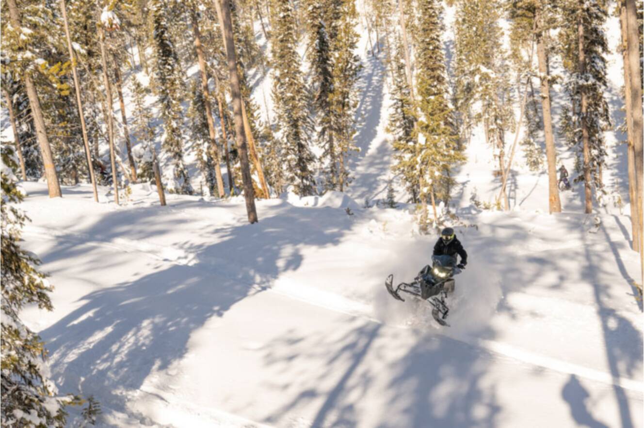 A photo of this 2027 Polaris 850 Switchback XC 146 Gloss Black 1.35 7S ES