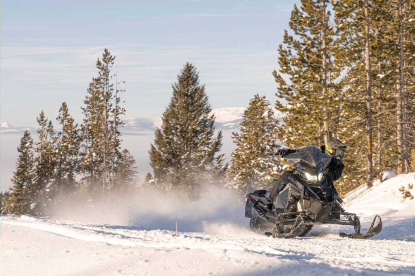 A photo of this 2027 Polaris 850 Switchback XC 146 Gloss Black 1.35 7S ES