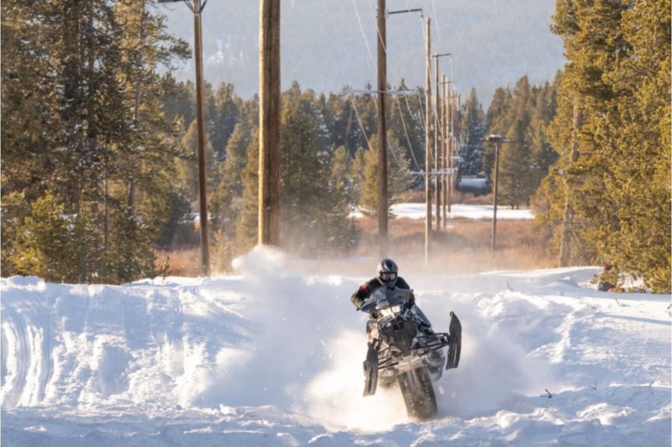 A photo of this 2027 Polaris 850 Switchback XC 146 Gloss Black 1.35 7S ES