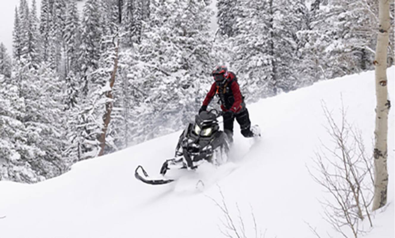 A photo of this 2027 Polaris 850 RMK SPS 146 Gloss Black ES