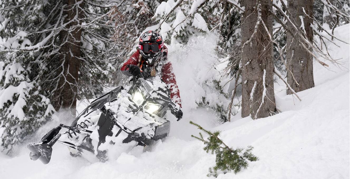 A photo of this 2027 Polaris 850 RMK SPS 146 Gloss Black ES